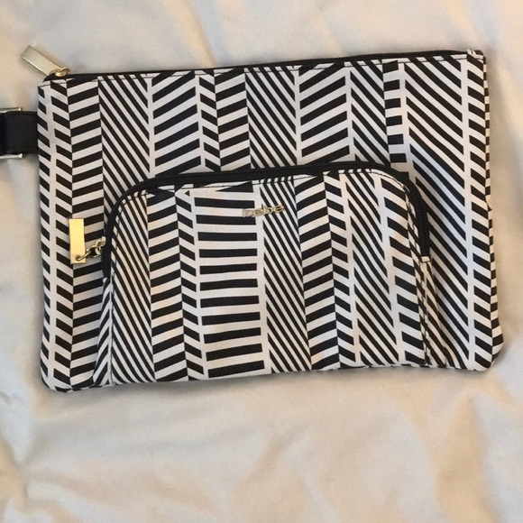 bebe white and black wristlet - Picture 2 of 4